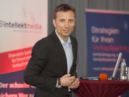 Webinar: Online-Erfolgsschmiede-Programm: RENÉ PENSELIN "Web-Strategie 4.0 - Wie Sie mehr Kunden über Ihre Website gewinnen"