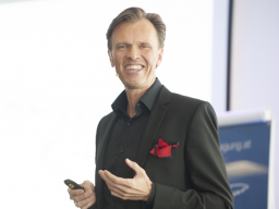 Webinar: Online-Erfolgsschmiede-Programm: ROMAN KMENTA "Gewinne & höhere Preise durchsetzen dank effektiver Preisgestaltung"